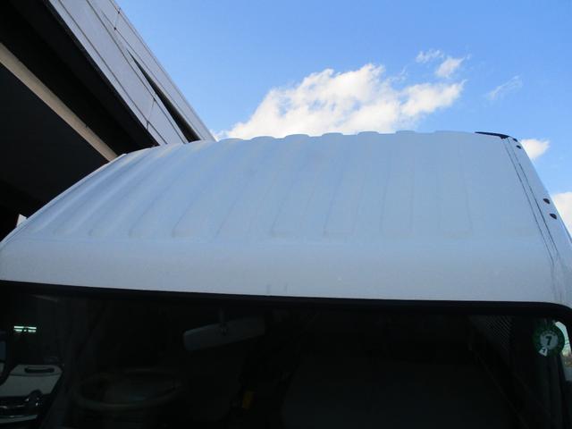 ダイナトラック ２トン　積載車　全低床　５ＭＴ　花見台製　ウインチ　リモコン　荷寸５５２／２０７　　レベライザー　路肩灯　両側オーバーヘッドコンソール　スペアタイヤ　取扱説明書　３トン　２トンベース　２トン車　ミッション　マニュアル　ＭＴ　車両運搬車（6枚目）