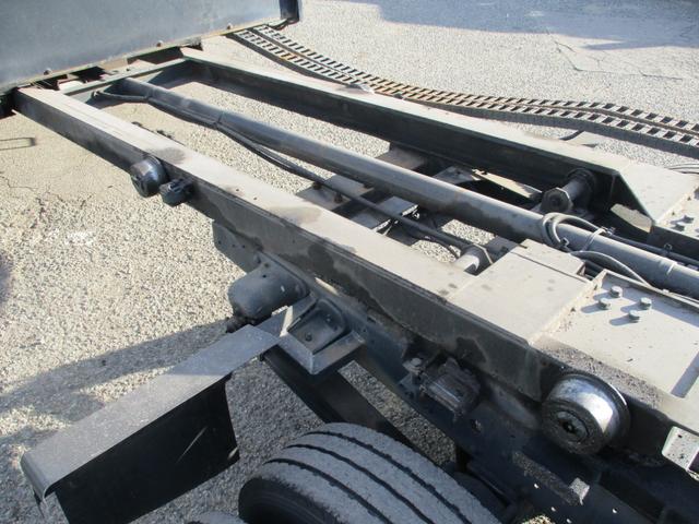 ダイナトラック ２トン　積載車　全低床　５ＭＴ　花見台製　ウインチ　リモコン　荷寸５５２／２０７　　レベライザー　路肩灯　両側オーバーヘッドコンソール　スペアタイヤ　取扱説明書　３トン　２トンベース　２トン車　ミッション　マニュアル　ＭＴ　車両運搬車（11枚目）