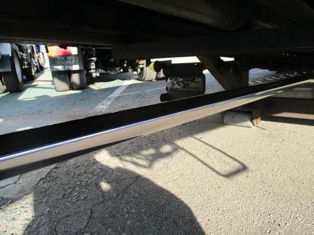 ダイナトラック ２トン　積載車　全低床　５ＭＴ　花見台製　ウインチ　リモコン　荷寸５５２／２０７　　レベライザー　路肩灯　両側オーバーヘッドコンソール　スペアタイヤ　取扱説明書　３トン　２トンベース　２トン車　ミッション　マニュアル　ＭＴ　車両運搬車（13枚目）