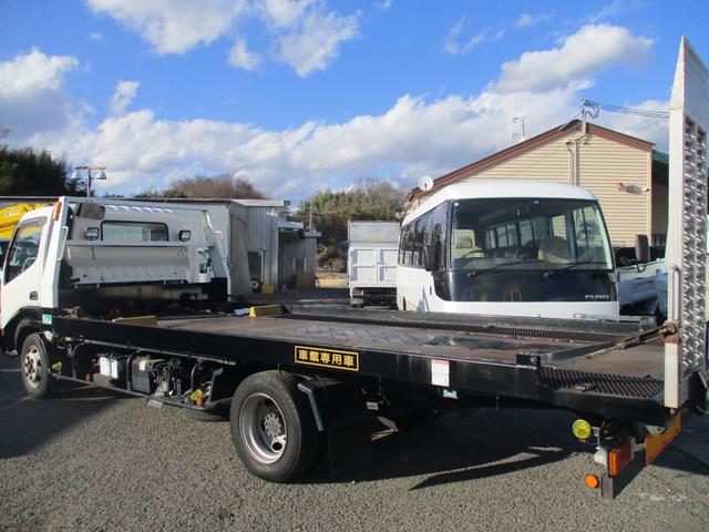 ダイナトラック ２トン　積載車　全低床　５ＭＴ　花見台製　ウインチ　リモコン　荷寸５５２／２０７　　レベライザー　路肩灯　両側オーバーヘッドコンソール　スペアタイヤ　取扱説明書　３トン　２トンベース　２トン車　ミッション　マニュアル　ＭＴ　車両運搬車（20枚目）