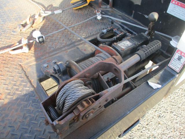 ダイナトラック ２トン　積載車　全低床　５ＭＴ　花見台製　ウインチ　リモコン　荷寸５５２／２０７　　レベライザー　路肩灯　両側オーバーヘッドコンソール　スペアタイヤ　取扱説明書　３トン　２トンベース　２トン車　ミッション　マニュアル　ＭＴ　車両運搬車（26枚目）