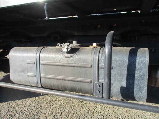 ダイナトラック ２トン　積載車　全低床　５ＭＴ　花見台製　ウインチ　リモコン　荷寸５５２／２０７　　レベライザー　路肩灯　両側オーバーヘッドコンソール　スペアタイヤ　取扱説明書　３トン　２トンベース　２トン車　ミッション　マニュアル　ＭＴ　車両運搬車（35枚目）