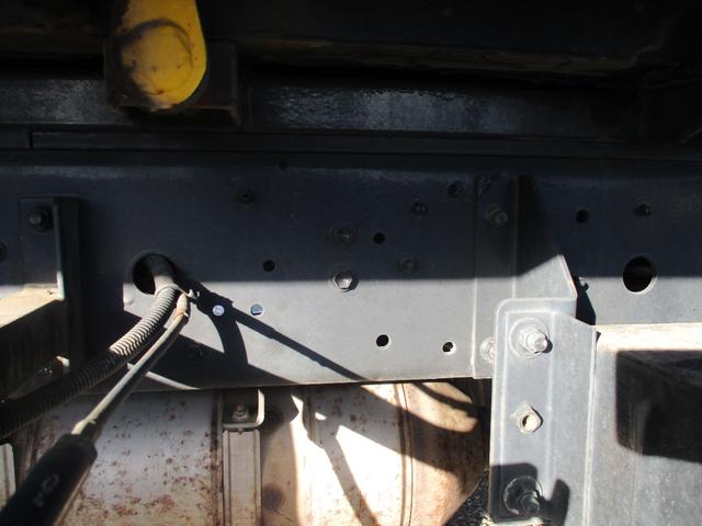 ダイナトラック ２トン　積載車　全低床　５ＭＴ　花見台製　ウインチ　リモコン　荷寸５５２／２０７　　レベライザー　路肩灯　両側オーバーヘッドコンソール　スペアタイヤ　取扱説明書　３トン　２トンベース　２トン車　ミッション　マニュアル　ＭＴ　車両運搬車（36枚目）