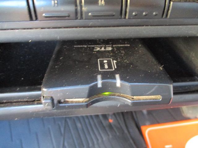 ダイナトラック ２トン　積載車　全低床　５ＭＴ　花見台製　ウインチ　リモコン　荷寸５５２／２０７　　レベライザー　路肩灯　両側オーバーヘッドコンソール　スペアタイヤ　取扱説明書　３トン　２トンベース　２トン車　ミッション　マニュアル　ＭＴ　車両運搬車（48枚目）