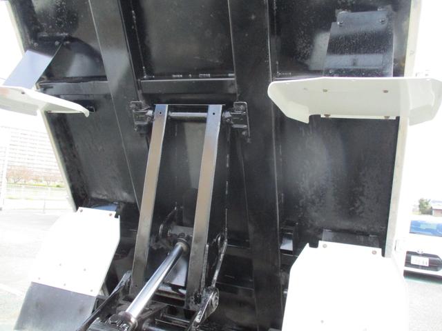 デュトロ ３トン　強化ダンプ　高床　５ＭＴ　コボレーン　ピン加工２箇所　荷寸３０４－１５９－３７　極東ＤＤ０２－３１　荷台塗装　ＥＴＣ　１３６馬力　Ｎ０４Ｃエンジン　地上高９７．８ｃｍ　３トンダンプ　強化　ダンプ　３トン車　２トンベース　架装　４ナンバー（17枚目）