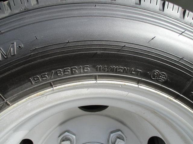 デュトロ ３トン　強化ダンプ　高床　５ＭＴ　コボレーン　ピン加工２箇所　荷寸３０４－１５９－３７　極東ＤＤ０２－３１　荷台塗装　ＥＴＣ　１３６馬力　Ｎ０４Ｃエンジン　地上高９７．８ｃｍ　３トンダンプ　強化　ダンプ　３トン車　２トンベース　架装　４ナンバー（36枚目）