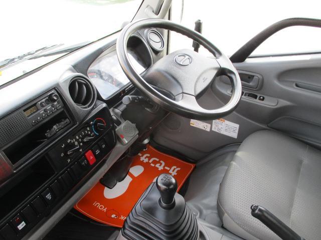 デュトロ ３トン　強化ダンプ　高床　５ＭＴ　コボレーン　ピン加工２箇所　荷寸３０４－１５９－３７　極東ＤＤ０２－３１　荷台塗装　ＥＴＣ　１３６馬力　Ｎ０４Ｃエンジン　地上高９７．８ｃｍ　３トンダンプ　強化　ダンプ　３トン車　２トンベース　架装　４ナンバー（49枚目）