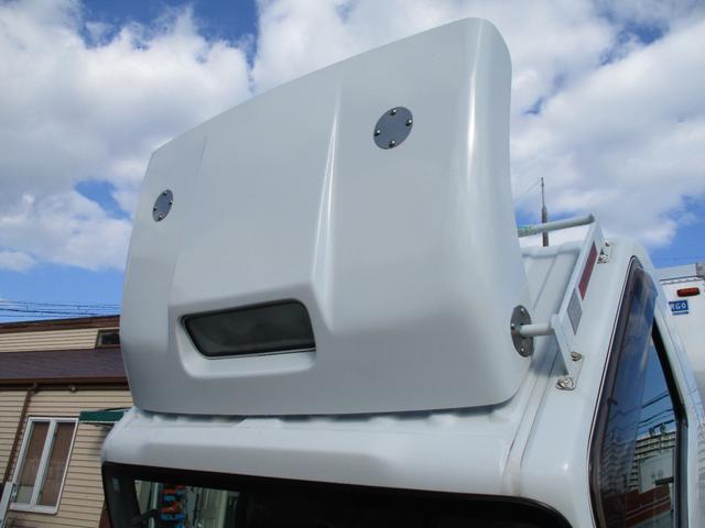 エルフトラック ２．９５トン　バン　全低床　ＭＴ　荷寸４４６－１７７－２１５　サイドドア　バックカメラ　ラッシングレール２段　左電格ミラー　リア観音扉　日本フルハーフ製　２トン車　２トンベース　３トン車　バン　箱　箱車　１ナンバー　標準ロング　架装　６速ＭＴ　中古バン　中古車（7枚目）