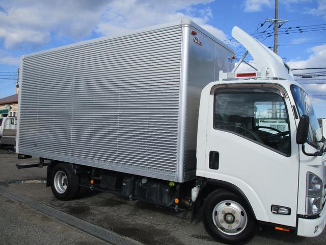 エルフトラック ２．９５トン　バン　全低床　ＭＴ　荷寸４４６－１７７－２１５　サイドドア　バックカメラ　ラッシングレール２段　左電格ミラー　リア観音扉　日本フルハーフ製　２トン車　２トンベース　３トン車　バン　箱　箱車　１ナンバー　標準ロング　架装　６速ＭＴ　中古バン　中古車（9枚目）