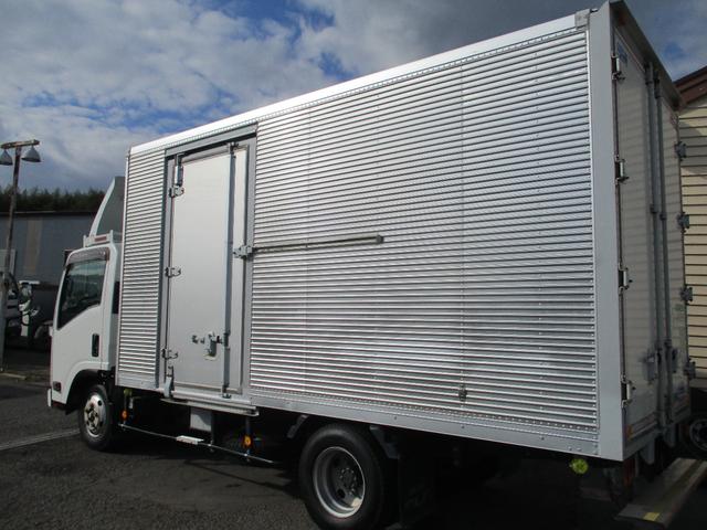 エルフトラック ２．９５トン　バン　全低床　ＭＴ　荷寸４４６－１７７－２１５　サイドドア　バックカメラ　ラッシングレール２段　左電格ミラー　リア観音扉　日本フルハーフ製　２トン車　２トンベース　３トン車　バン　箱　箱車　１ナンバー　標準ロング　架装　６速ＭＴ　中古バン　中古車（10枚目）