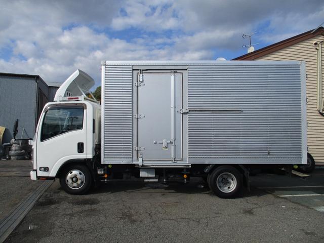 エルフトラック ２．９５トン　バン　全低床　ＭＴ　荷寸４４６－１７７－２１５　サイドドア　バックカメラ　ラッシングレール２段　左電格ミラー　リア観音扉　日本フルハーフ製　２トン車　２トンベース　３トン車　バン　箱　箱車　１ナンバー　標準ロング　架装　６速ＭＴ　中古バン　中古車（12枚目）