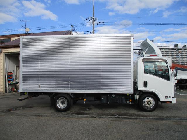 エルフトラック ２．９５トン　バン　全低床　ＭＴ　荷寸４４６－１７７－２１５　サイドドア　バックカメラ　ラッシングレール２段　左電格ミラー　リア観音扉　日本フルハーフ製　２トン車　２トンベース　３トン車　バン　箱　箱車　１ナンバー　標準ロング　架装　６速ＭＴ　中古バン　中古車（13枚目）