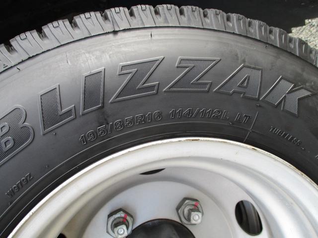 エルフトラック ２．９５トン　バン　全低床　ＭＴ　荷寸４４６－１７７－２１５　サイドドア　バックカメラ　ラッシングレール２段　左電格ミラー　リア観音扉　日本フルハーフ製　２トン車　２トンベース　３トン車　バン　箱　箱車　１ナンバー　標準ロング　架装　６速ＭＴ　中古バン　中古車（26枚目）