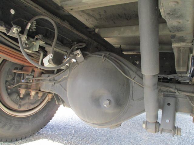 エルフトラック ２．９５トン　バン　全低床　ＭＴ　荷寸４４６－１７７－２１５　サイドドア　バックカメラ　ラッシングレール２段　左電格ミラー　リア観音扉　日本フルハーフ製　２トン車　２トンベース　３トン車　バン　箱　箱車　１ナンバー　標準ロング　架装　６速ＭＴ　中古バン　中古車（30枚目）