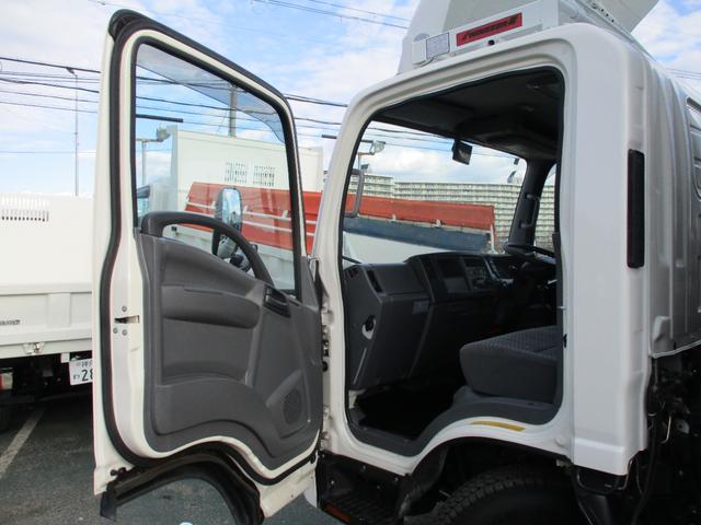 エルフトラック ２．９５トン　バン　全低床　ＭＴ　荷寸４４６－１７７－２１５　サイドドア　バックカメラ　ラッシングレール２段　左電格ミラー　リア観音扉　日本フルハーフ製　２トン車　２トンベース　３トン車　バン　箱　箱車　１ナンバー　標準ロング　架装　６速ＭＴ　中古バン　中古車（33枚目）