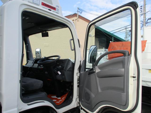 エルフトラック ２．９５トン　バン　全低床　ＭＴ　荷寸４４６－１７７－２１５　サイドドア　バックカメラ　ラッシングレール２段　左電格ミラー　リア観音扉　日本フルハーフ製　２トン車　２トンベース　３トン車　バン　箱　箱車　１ナンバー　標準ロング　架装　６速ＭＴ　中古バン　中古車（34枚目）