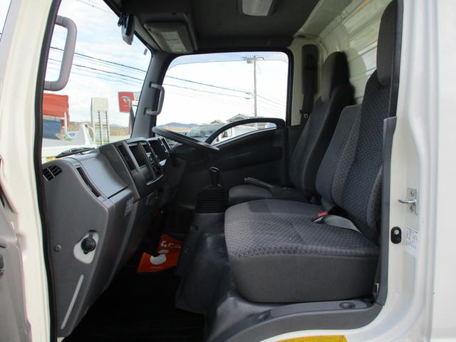 エルフトラック ２．９５トン　バン　全低床　ＭＴ　荷寸４４６－１７７－２１５　サイドドア　バックカメラ　ラッシングレール２段　左電格ミラー　リア観音扉　日本フルハーフ製　２トン車　２トンベース　３トン車　バン　箱　箱車　１ナンバー　標準ロング　架装　６速ＭＴ　中古バン　中古車（47枚目）