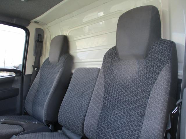 エルフトラック ２．９５トン　バン　全低床　ＭＴ　荷寸４４６－１７７－２１５　サイドドア　バックカメラ　ラッシングレール２段　左電格ミラー　リア観音扉　日本フルハーフ製　２トン車　２トンベース　３トン車　バン　箱　箱車　１ナンバー　標準ロング　架装　６速ＭＴ　中古バン　中古車（50枚目）