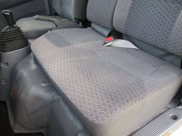 エルフトラック ２．９５トン　バン　全低床　ＭＴ　荷寸４４６－１７７－２１５　サイドドア　バックカメラ　ラッシングレール２段　左電格ミラー　リア観音扉　日本フルハーフ製　２トン車　２トンベース　３トン車　バン　箱　箱車　１ナンバー　標準ロング　架装　６速ＭＴ　中古バン　中古車（51枚目）