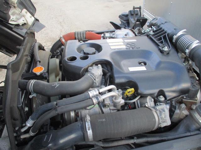 エルフトラック ２．９５トン　バン　全低床　ＭＴ　荷寸４４６－１７７－２１５　サイドドア　バックカメラ　ラッシングレール２段　左電格ミラー　リア観音扉　日本フルハーフ製　２トン車　２トンベース　３トン車　バン　箱　箱車　１ナンバー　標準ロング　架装　６速ＭＴ　中古バン　中古車（56枚目）