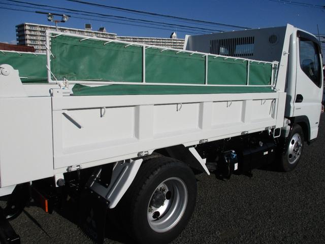 キャンター ３トン　強化ダンプ　全低床　５ＭＴ　コボレーン　ピン加工　あゆみ掛け　ロープフック　メッキパーツ　左電格ミラー　新明和ＤＲ２－１００１ＳＹ　　３トンダンプ　３トン車　２トンベース　ダンプ　新明和ダンプ　新明和　２トン　ダンプ（11枚目）