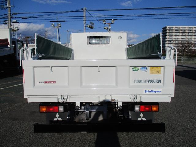 キャンター ３トン　強化ダンプ　全低床　５ＭＴ　コボレーン　ピン加工　あゆみ掛け　ロープフック　メッキパーツ　左電格ミラー　新明和ＤＲ２－１００１ＳＹ　　３トンダンプ　３トン車　２トンベース　ダンプ　新明和ダンプ　新明和　２トン　ダンプ（13枚目）