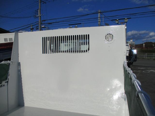 キャンター ３トン　強化ダンプ　全低床　５ＭＴ　コボレーン　ピン加工　あゆみ掛け　ロープフック　メッキパーツ　左電格ミラー　新明和ＤＲ２－１００１ＳＹ　　３トンダンプ　３トン車　２トンベース　ダンプ　新明和ダンプ　新明和　２トン　ダンプ（17枚目）