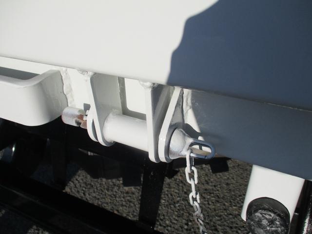 キャンター ３トン　強化ダンプ　全低床　５ＭＴ　コボレーン　ピン加工　あゆみ掛け　ロープフック　メッキパーツ　左電格ミラー　新明和ＤＲ２－１００１ＳＹ　　３トンダンプ　３トン車　２トンベース　ダンプ　新明和ダンプ　新明和　２トン　ダンプ（18枚目）