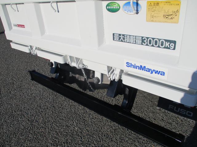 キャンター ３トン　強化ダンプ　全低床　５ＭＴ　コボレーン　ピン加工　あゆみ掛け　ロープフック　メッキパーツ　左電格ミラー　新明和ＤＲ２－１００１ＳＹ　　３トンダンプ　３トン車　２トンベース　ダンプ　新明和ダンプ　新明和　２トン　ダンプ（19枚目）