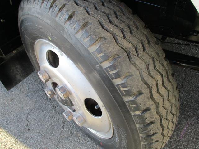 キャンター ３トン　強化ダンプ　全低床　５ＭＴ　コボレーン　ピン加工　あゆみ掛け　ロープフック　メッキパーツ　左電格ミラー　新明和ＤＲ２－１００１ＳＹ　　３トンダンプ　３トン車　２トンベース　ダンプ　新明和ダンプ　新明和　２トン　ダンプ（21枚目）