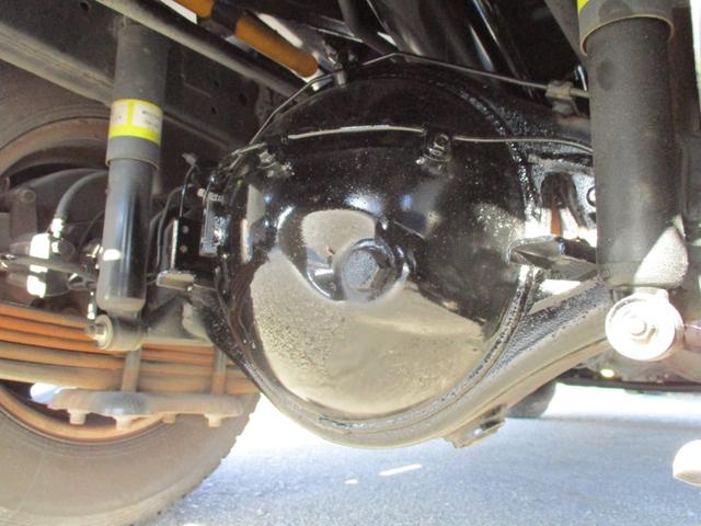 キャンター ３トン　強化ダンプ　全低床　５ＭＴ　コボレーン　ピン加工　あゆみ掛け　ロープフック　メッキパーツ　左電格ミラー　新明和ＤＲ２－１００１ＳＹ　　３トンダンプ　３トン車　２トンベース　ダンプ　新明和ダンプ　新明和　２トン　ダンプ（25枚目）