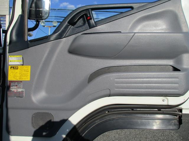 キャンター ３トン　強化ダンプ　全低床　５ＭＴ　コボレーン　ピン加工　あゆみ掛け　ロープフック　メッキパーツ　左電格ミラー　新明和ＤＲ２－１００１ＳＹ　　３トンダンプ　３トン車　２トンベース　ダンプ　新明和ダンプ　新明和　２トン　ダンプ（28枚目）