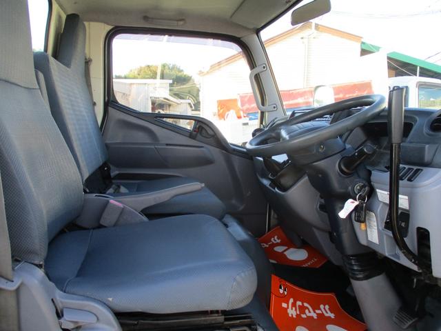 キャンター ３トン　強化ダンプ　全低床　５ＭＴ　コボレーン　ピン加工　あゆみ掛け　ロープフック　メッキパーツ　左電格ミラー　新明和ＤＲ２－１００１ＳＹ　　３トンダンプ　３トン車　２トンベース　ダンプ　新明和ダンプ　新明和　２トン　ダンプ（36枚目）