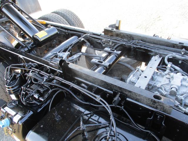 キャンター ３トン　強化ダンプ　全低床　５ＭＴ　コボレーン　ピン加工　あゆみ掛け　ロープフック　メッキパーツ　左電格ミラー　新明和ＤＲ２－１００１ＳＹ　　３トンダンプ　３トン車　２トンベース　ダンプ　新明和ダンプ　新明和　２トン　ダンプ（42枚目）