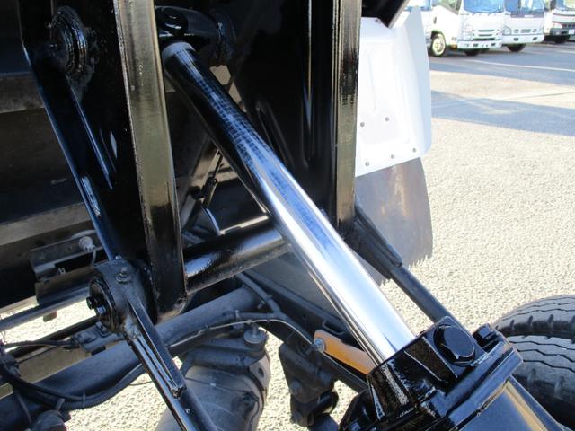 キャンター ３トン　強化ダンプ　全低床　５ＭＴ　コボレーン　ピン加工　あゆみ掛け　ロープフック　メッキパーツ　左電格ミラー　新明和ＤＲ２－１００１ＳＹ　　３トンダンプ　３トン車　２トンベース　ダンプ　新明和ダンプ　新明和　２トン　ダンプ（43枚目）