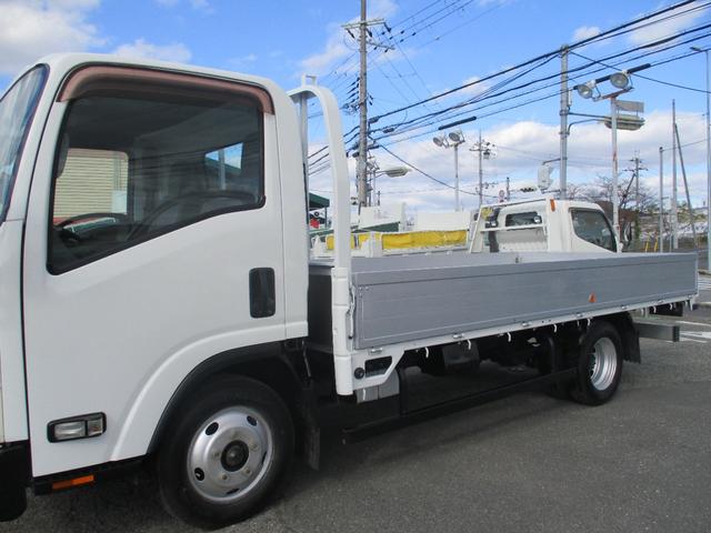 エルフトラック 2トン ワイドロング 全低床 6速MT アルミ縞板 ETC 荷寸430/207/38 アルミブロック 坂道発進補助装置 レベライザー バックカメラ 1ナンバー スペアタイヤ 2トンベース 2トン車 ミッション マニュアル MT 架装 平 平車(8枚目)