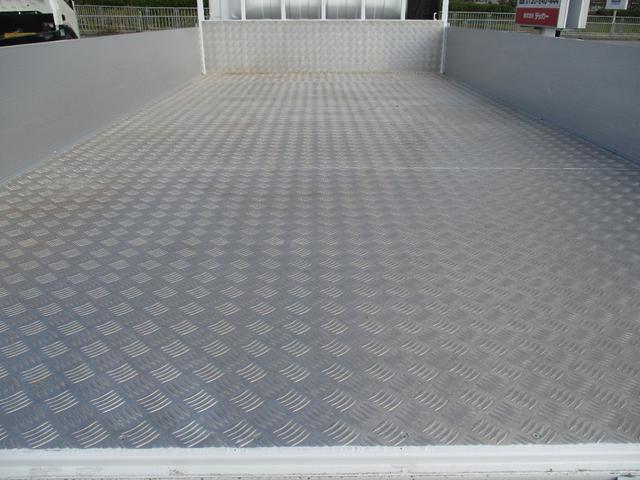 エルフトラック 2トン ワイドロング 全低床 6速MT アルミ縞板 ETC 荷寸430/207/38 アルミブロック 坂道発進補助装置 レベライザー バックカメラ 1ナンバー スペアタイヤ 2トンベース 2トン車 ミッション マニュアル MT 架装 平 平車(16枚目)