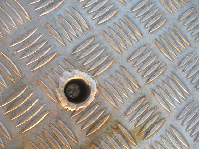 エルフトラック 2トン ワイドロング 全低床 6速MT アルミ縞板 ETC 荷寸430/207/38 アルミブロック 坂道発進補助装置 レベライザー バックカメラ 1ナンバー スペアタイヤ 2トンベース 2トン車 ミッション マニュアル MT 架装 平 平車(20枚目)