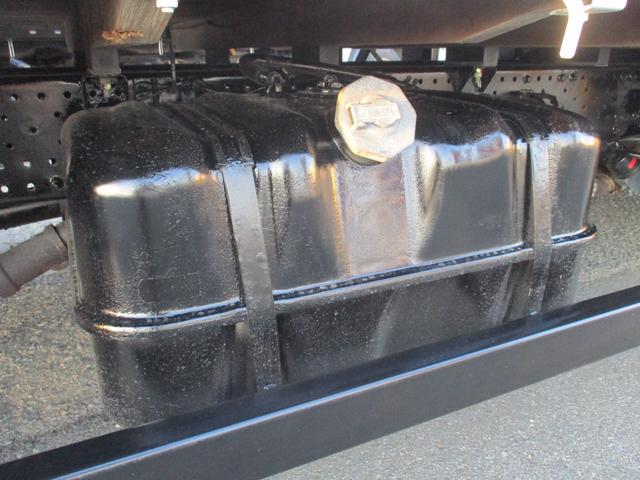 エルフトラック 2トン ワイドロング 全低床 6速MT アルミ縞板 ETC 荷寸430/207/38 アルミブロック 坂道発進補助装置 レベライザー バックカメラ 1ナンバー スペアタイヤ 2トンベース 2トン車 ミッション マニュアル MT 架装 平 平車(21枚目)