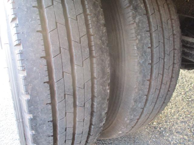 エルフトラック 2トン ワイドロング 全低床 6速MT アルミ縞板 ETC 荷寸430/207/38 アルミブロック 坂道発進補助装置 レベライザー バックカメラ 1ナンバー スペアタイヤ 2トンベース 2トン車 ミッション マニュアル MT 架装 平 平車(26枚目)