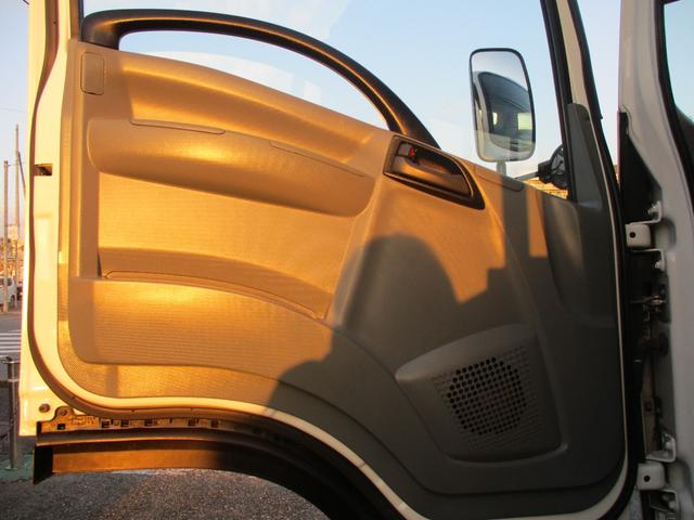 エルフトラック 2トン ワイドロング 全低床 6速MT アルミ縞板 ETC 荷寸430/207/38 アルミブロック 坂道発進補助装置 レベライザー バックカメラ 1ナンバー スペアタイヤ 2トンベース 2トン車 ミッション マニュアル MT 架装 平 平車(27枚目)