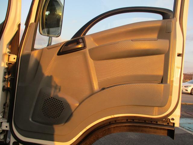 エルフトラック 2トン ワイドロング 全低床 6速MT アルミ縞板 ETC 荷寸430/207/38 アルミブロック 坂道発進補助装置 レベライザー バックカメラ 1ナンバー スペアタイヤ 2トンベース 2トン車 ミッション マニュアル MT 架装 平 平車(28枚目)