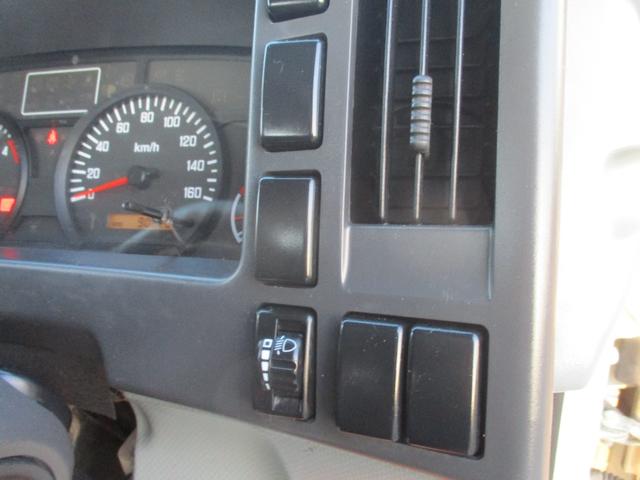 エルフトラック 2トン ワイドロング 全低床 6速MT アルミ縞板 ETC 荷寸430/207/38 アルミブロック 坂道発進補助装置 レベライザー バックカメラ 1ナンバー スペアタイヤ 2トンベース 2トン車 ミッション マニュアル MT 架装 平 平車(35枚目)