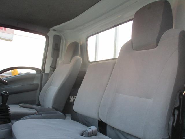 エルフトラック 2トン ワイドロング 全低床 6速MT アルミ縞板 ETC 荷寸430/207/38 アルミブロック 坂道発進補助装置 レベライザー バックカメラ 1ナンバー スペアタイヤ 2トンベース 2トン車 ミッション マニュアル MT 架装 平 平車(44枚目)