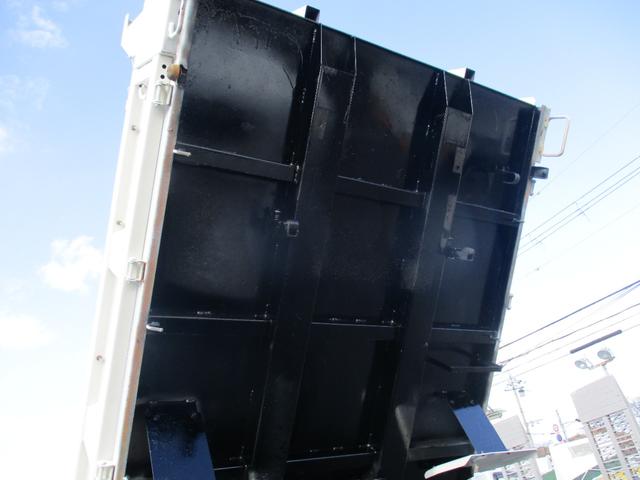 デュトロ ３トン　ダンプ　極東製　全低床　ＭＴ　コボレーン　レベライザ　ピン加工１箇所　ロープフック　荷台塗装　スペアタイヤ　取扱説明書　３トンダンプ　３トン車　２トンベース　ダンプ　極東ダンプ　４ナンバー　ミッション　マニュアル　ＭＴ（18枚目）