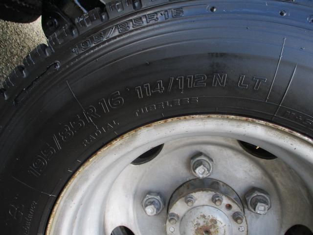 デュトロ ３トン　ダンプ　極東製　全低床　ＭＴ　コボレーン　レベライザ　ピン加工１箇所　ロープフック　荷台塗装　スペアタイヤ　取扱説明書　３トンダンプ　３トン車　２トンベース　ダンプ　極東ダンプ　４ナンバー　ミッション　マニュアル　ＭＴ（30枚目）