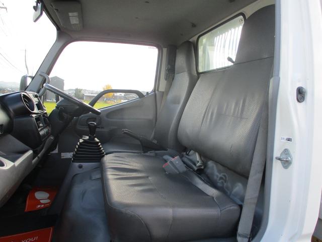 デュトロ ３トン　ダンプ　極東製　全低床　ＭＴ　コボレーン　レベライザ　ピン加工１箇所　ロープフック　荷台塗装　スペアタイヤ　取扱説明書　３トンダンプ　３トン車　２トンベース　ダンプ　極東ダンプ　４ナンバー　ミッション　マニュアル　ＭＴ（46枚目）