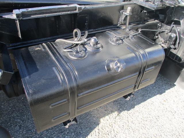 ダイナトラック ３トン　新明和　アームロール　全低床　ツインホイスト　ＭＴ　４ナンバー　リモコン坂道発進補助装置　左電格ミラー　５速ＭＴ　新明和ダンプ　３トンダンプ　ダンプ　中古　中古車　中古ダンプ　３トン車　２トンベース　３トンアームロール　ミッション　マニュアル　リモコン（25枚目）