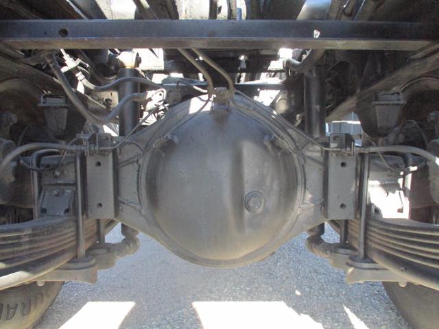 ダイナトラック ３トン　新明和　アームロール　全低床　ツインホイスト　ＭＴ　４ナンバー　リモコン坂道発進補助装置　左電格ミラー　５速ＭＴ　新明和ダンプ　３トンダンプ　ダンプ　中古　中古車　中古ダンプ　３トン車　２トンベース　３トンアームロール　ミッション　マニュアル　リモコン（27枚目）