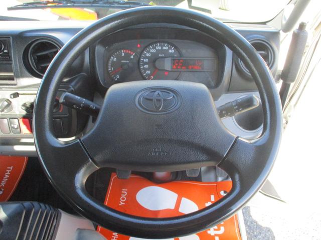 ダイナトラック ３トン　新明和　アームロール　全低床　ツインホイスト　ＭＴ　４ナンバー　リモコン坂道発進補助装置　左電格ミラー　５速ＭＴ　新明和ダンプ　３トンダンプ　ダンプ　中古　中古車　中古ダンプ　３トン車　２トンベース　３トンアームロール　ミッション　マニュアル　リモコン（38枚目）